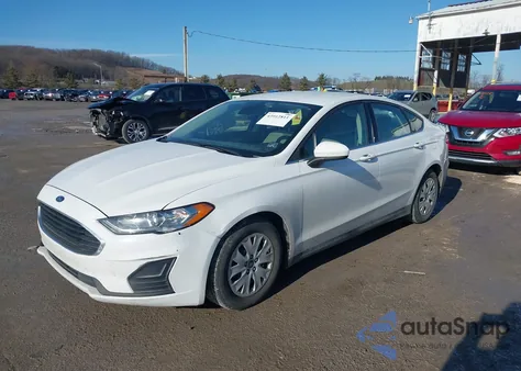 2020 Ford Fusion S z USA, uszkodzony, nr VIN 3FA6P0G79LR159473